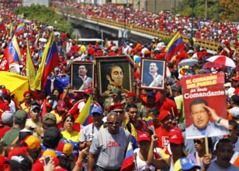 Kahrolsun Emperyalizm! Venezuela Halkı Yalnız Değildir!