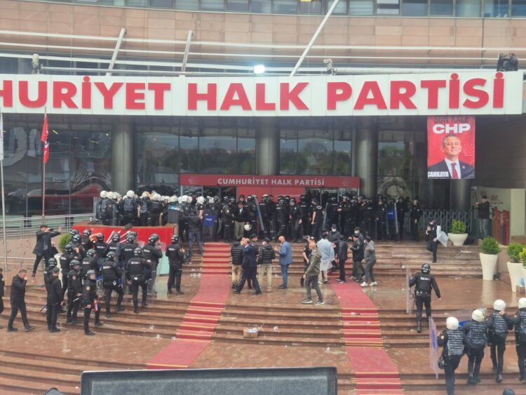 İstibdat Düzenini Emekçiler Yıkacak!